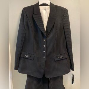 Tahari Pant Suit NWT Beautiful